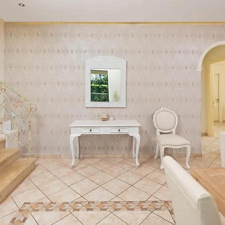 Kalypso With Private Swimming Pool *