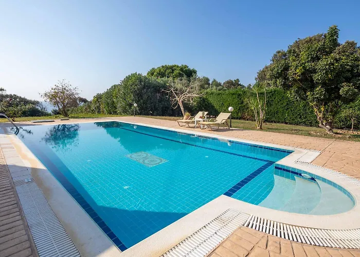 Kalypso With Private Swimming Pool