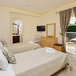 Kalypso With Private Swimming Pool